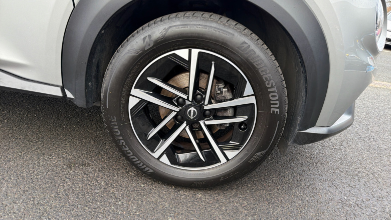 Nissan Juke 1.0 DiG-T N-Connecta 5dr Petrol Hatchback